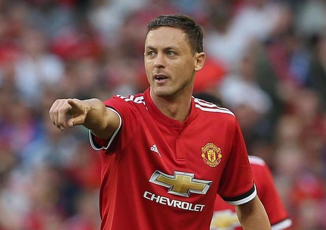 曼则借助于 曼则借助于